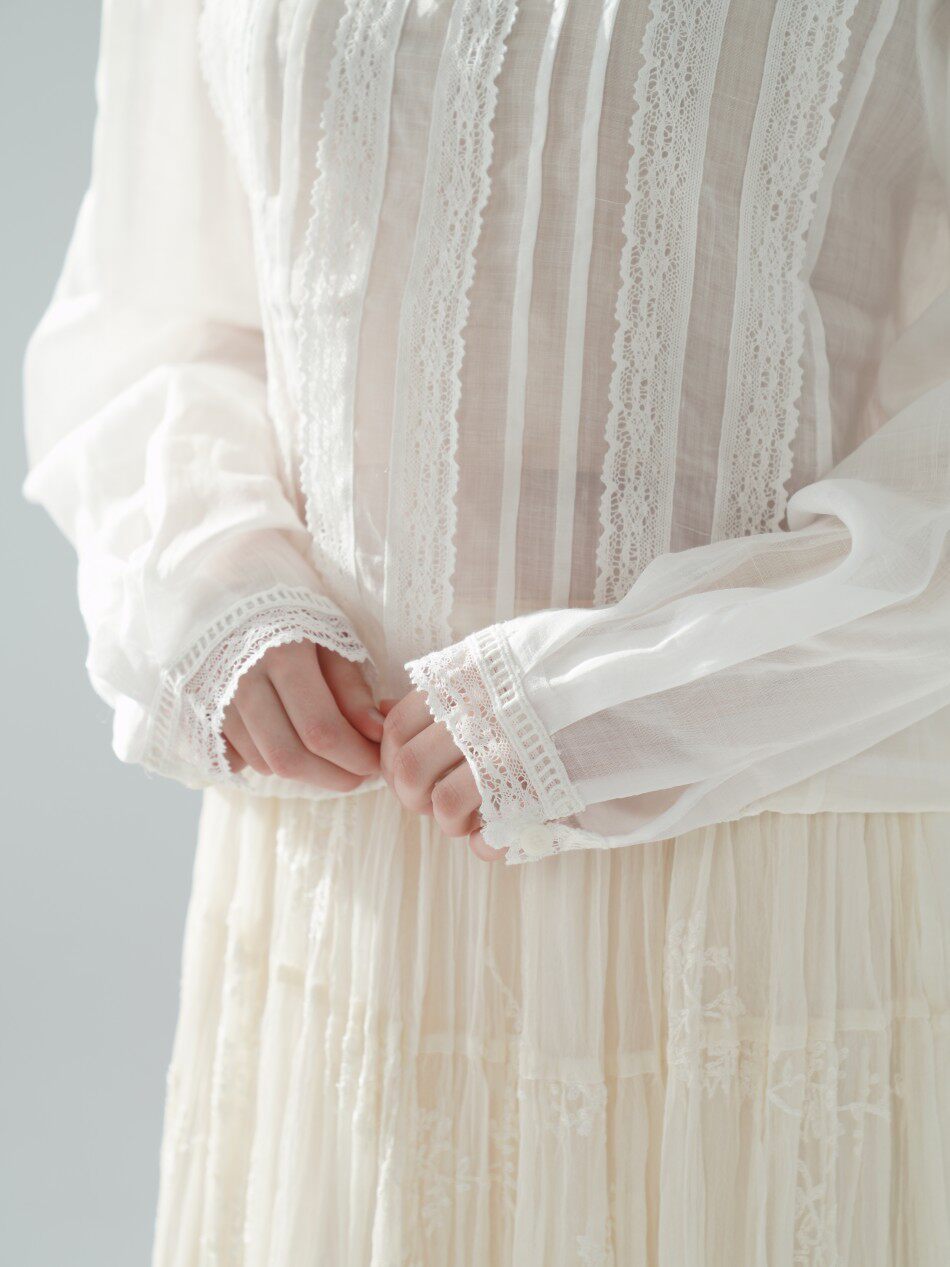 Blusa Blanca Delgada de Ramio  - Embroidery Rose reseña y precio
