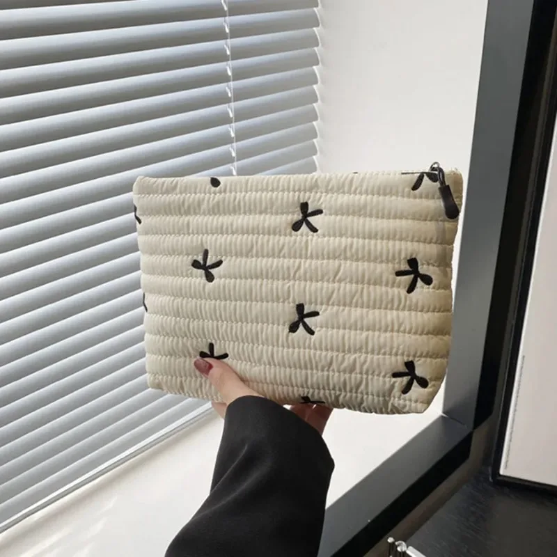 Bolsa de Maquillaje Bonita con - Embroidery Bag reseña y precio