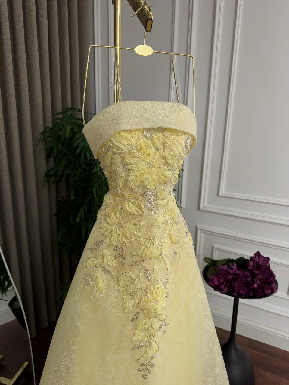 Vestido de noche de corte en l - Embroidery Yellow Dress reseña y precio